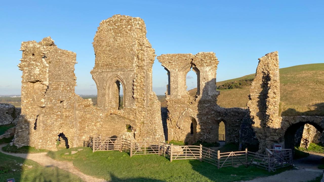 Guided tours around Corfe Castle